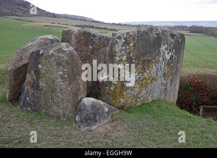 Coldrum Long Barrow e Neolitico antico sepoltura camera situato vicino Trottiscliffe nel Kent, Regno Unito Foto Stock