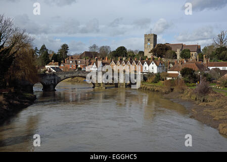 La kentish ragstone ponte e chiesa parrocchiale a Aylesford, Kent, Regno Unito Foto Stock