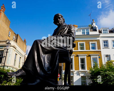 Statua del filosofo scozzese, scrittore e storico Thomas Carlyle da Sir Joseph Edgar Boehm su Chelsea Embankment London REGNO UNITO Foto Stock