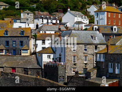 Vista di case tradizionali in Port Isaac un pittoresco villaggio di pescatori sulla costa atlantica del North Cornwall Inghilterra REGNO UNITO Foto Stock