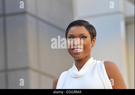 LOS ANGELES, CA - Novembre 13, 2013: attrice e cantante Jennifer Hudson è onorato con la 2,512th della stella sulla Hollywood Walk of Fame. Foto Stock