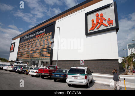 Shopping Mall, Boulevard Kukulkan nella zona degli hotel di Cancun, Messico Foto Stock