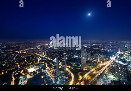 Vista dal grattacielo Istanbul Sapphire attraverso il quartiere finanziario e il Bosforo, Istanbul, parte europea, Turchia Foto Stock