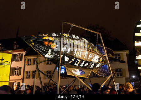 Basel, Svizzera 24 Feb 2015. Lanterna Exhibition, la più grande open-air mostra d'arte del mondo avviene da 23-35 Febbraio. Una lanterna caricatura locali e internazionali sono gli argomenti presentati in questa esposizione. Credito: swiss.foto/Alamy Live News Foto Stock