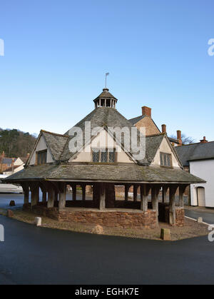 Xvii secolo mercato dei filati in Dunster High Street, Somerset Foto Stock