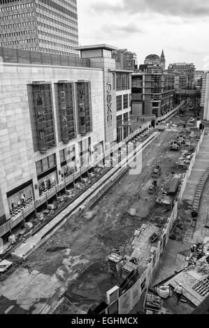 La prima sezione della traccia su manchester la seconda città del paese il progetto Crossing presso il nuovo arndale fermata del tram 2015 Foto Stock