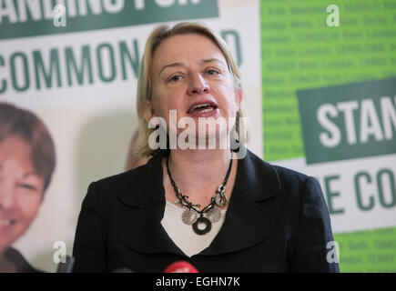 Natalie Bennett,leader del Partito Verde,parla al lancio del partito della campagna elettorale Foto Stock