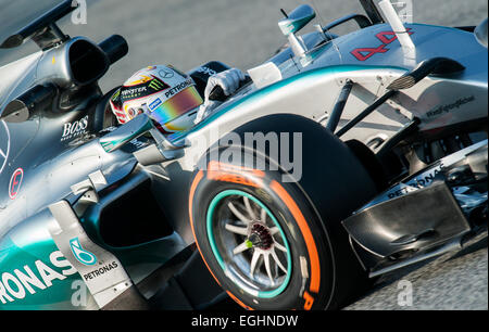 Lewis Hamilton (GBR), Mercedes-Benz AMG Petronas F1 Team W06, Formula 1 sessioni di collaudo, Circuit de Catalunya. Foto Stock