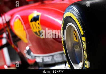 Pirelli - Pirelli pneumatici su una monoposto Ferrari di Formula 1 le sessioni di test del Circuito de Catalunya, Barcelona, Spagna. Foto Stock