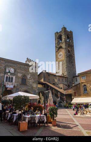 L'Italia, Lombardia, Bergamo Alta, la Piazza Vecchia e la regione del palazzo Foto Stock