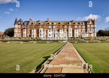 Cliff Parade bowling green e la terrazza di case a Hunstanton, Norfolk. Foto Stock