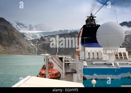 Georgia del Sud, MS Hanseatic, Antarctic expedition cruise ship ormeggiato a Porto d'Oro Foto Stock