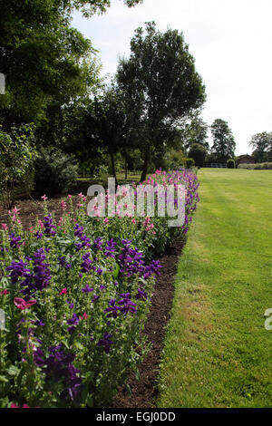 Castle Bromwich Hall giardini, un inglese un giardino barocco attualmente sotto restoratiion dal Castle Bromwich Hall Gardens Trust Foto Stock