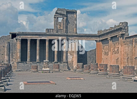 Forum Basilica Square Pompei rovina Costiera Amalfitana Campania Italia Foto Stock
