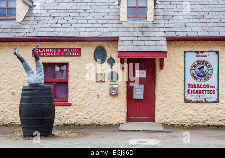 Pub a Castlegregory, nella contea di Kerry, la penisola di Dingle, Irlanda IRL Foto Stock