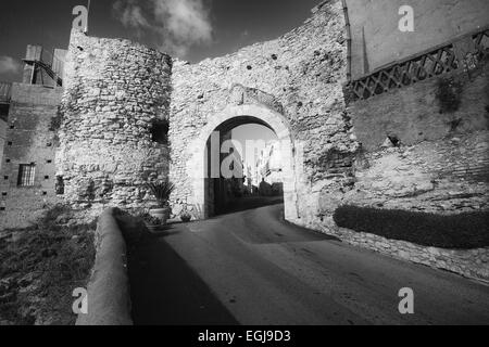 Rometta fortificazione medievale, porto di Milazzo Foto Stock