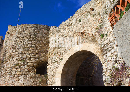 Rometta fortificazione medievale, porto di Milazzo Foto Stock