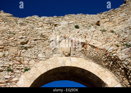 Rometta fortificazione medievale, porto di Milazzo Foto Stock