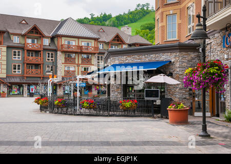 COLLINGWOOD, ON, Canada - 18 giugno: Summer View di rame Blues ristorante a Blue Mountain Village, 2014 Foto Stock