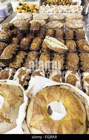 Biscotti fatti in casa sapori, dettaglio di un dolce tipico in un mercato, dolce e succosa Foto Stock