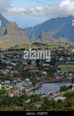 Cilaos, Isola di Reunion, Francia. 4 Ago, 2013. Città in Cilaos cirque, uno dei tre circhi dell'isola di Reunion © Valerie Koch/ZUMA filo/ZUMAPRESS.com/Alamy Live News Foto Stock