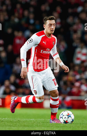 Londra, Regno Unito. Il 25 febbraio, 2015. Mesut Ozil (Arsenale), 25 febbraio 2015 - Calcetto : Mesut Ozil di Arsenal durante la UEFA Champions League Round di 16 prima gamba match tra Arsenal e Monaco a Londra, Regno Unito. Credito: AFLO/Alamy Live News Foto Stock