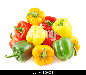 Pila di colorati peperoni isolato Foto Stock