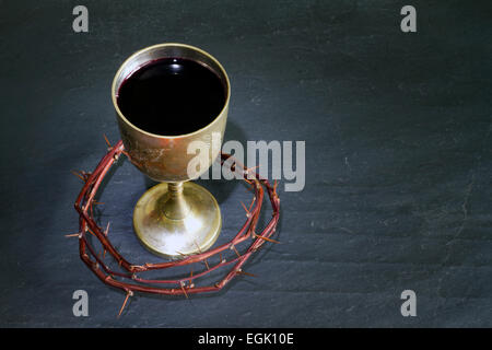 La corona di spine e il sangue sacro astratto concetto di religione Foto Stock