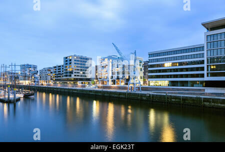 Office e gli edifici residenziali su Kaiserkai, Am Sandtorkai, HafenCity di Amburgo, Germania Foto Stock