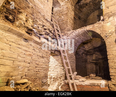 Pozzetti Sunbridge, sotterraneo sistema di tunnel, Millergate, Bradford, West Yorkshire, Regno Unito. Uno sviluppo della metropolitana Foto Stock