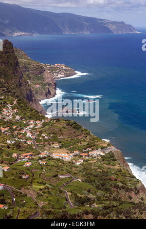 Vista di Arco de Sao Jorge e la costa nord di madera, madeira, portogallo Foto Stock