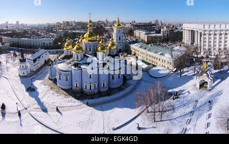 La parrocchia di san Michele Golden-Domed Cattedrale di Kiev, in Ucraina, vista aerea Foto Stock