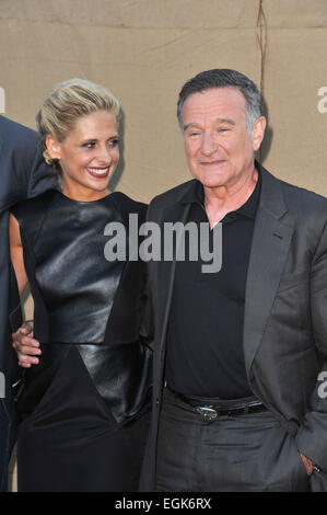 LOS ANGELES, CA - Luglio 29, 2013: Robin Williams & Sarah Michelle Gellar presso il CBS 2013 Estate stelle Party a Beverly Hills. Foto Stock