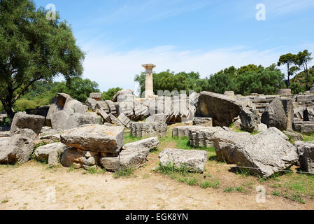 Il Tempio di Zeus rovine nella antica Olympia, Peloponnes, Grecia Foto Stock