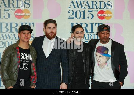 Londra, Regno Unito. Il 25 febbraio, 2015. Piers Agget (l-r), Kesi Dryden, Amir Amor e DJ fabbro di rudimentali frequentare il Brit Awards, inglesi, all'O2 Arena di Londra, Gran Bretagna, il 25 febbraio 2015. Credito: dpa picture alliance/Alamy Live News Foto Stock