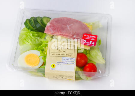 Pre-confezionati uova e prosciutto insalata con ridotta offerta prezzo Foto Stock