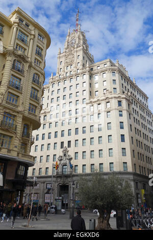 La Telefónica Edificio, grattacielo, Flagship Store di provider di servizi di telecomunicazione in Gran Via, Madrid, Spagna. Foto Stock