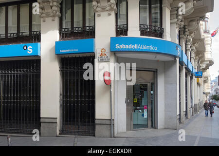 Sabadell Atlantico filiale di banca ingresso, Gran Via, Madrid, Spagna Foto Stock