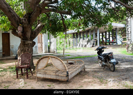 Ex re Sihanouk's mansion sulla sommità della collina in Kep, Cambogia. Foto Stock