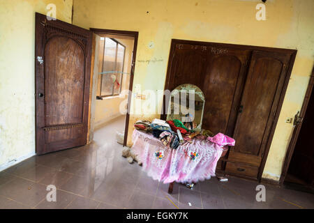 Ex re Sihanouk's mansion sulla sommità della collina in Kep, Cambogia. Foto Stock