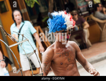 Animatore di strada in Siem Reap, Cambogia. Foto Stock