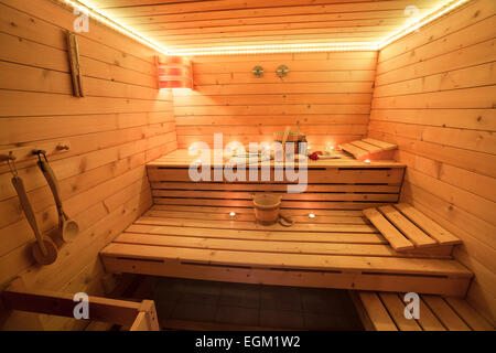 Interno di una sauna finlandese Foto Stock