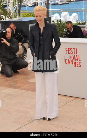 CANNES, Francia - 25 Maggio 2013: Tilda Swinton a photocall al 66° Festival di Cannes per il suo film "Solo gli amanti rimasto vivo". Foto Stock