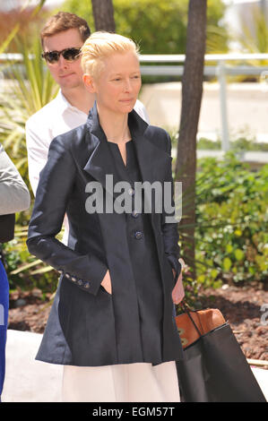 CANNES, Francia - 25 Maggio 2013: Tilda Swinton a photocall al 66° Festival di Cannes per il suo film "Solo gli amanti rimasto vivo". Foto Stock