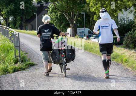 Ultra maratona, 'TorTour de Ruhr', 230 chilometri via dalla sorgente del bacino della Ruhr a Winterberg a Duisburg Foto Stock