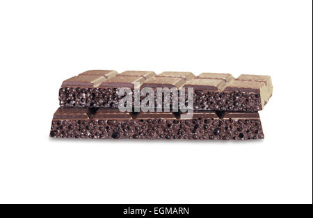 Dark cioccolato poroso isolati su sfondo bianco Foto Stock