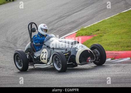 1953 Cooper Bristol MkII T23 con driver Julian Wilton, 2014 Vintage Sports Car Festival, Snetterton, Norfolk, Regno Unito Foto Stock