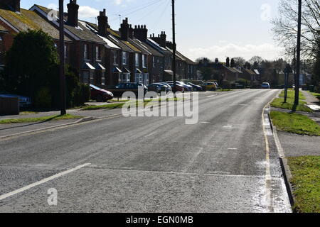 Una strada vittoriana a Horley ,Surrey. Foto Stock