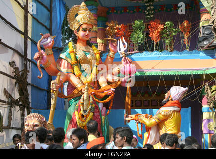 Shivaji offrendo la preghiera di durga durante ganesh chathurthi festival indù,khairatabad,su 28,Settembre 2012 a Hyderabad, India. Foto Stock