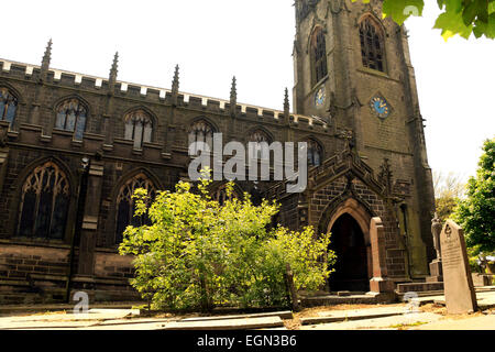 La chiesa e il sagrato della chiesa di San Tommaso Apostolo, (dove il poeta Sylvia Plath è sepolta) Heptonstall, West Yorkshire, Inghilterra, Regno Unito Foto Stock